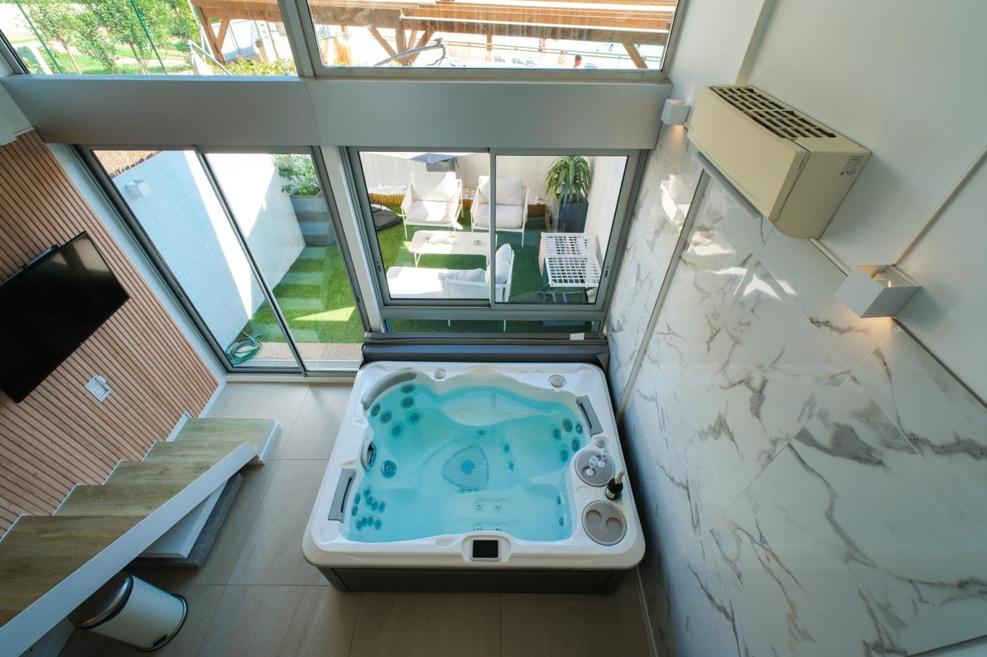 Villa Bono Jacuzzi & Spa Сен-Лоран-дю-Вар Екстер'єр фото